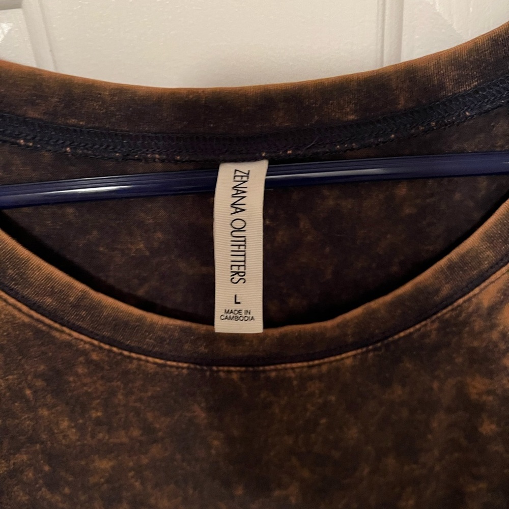 Rust colored Tee - Picture 2 of 5